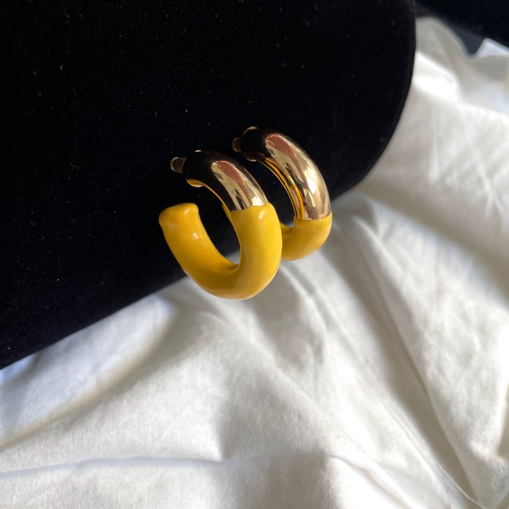 Gold earrings hoops